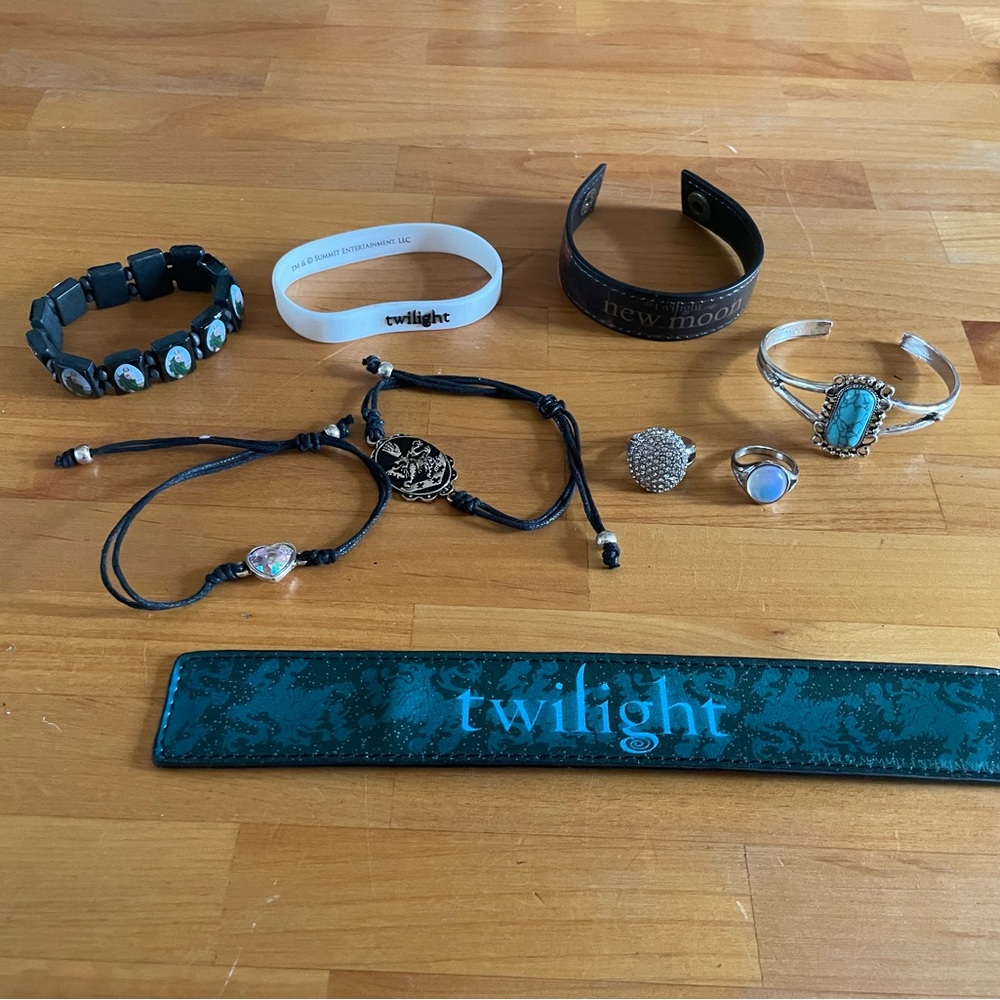 Twilight Themed Jewelry Set